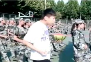 史上最惨吃瓜视频,一场意外引发的全民围观